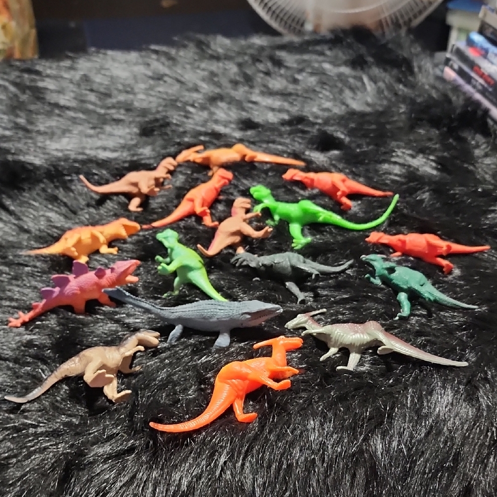 Colorful Dinosaur Toy Set. Vintage. Set Of 16 Dinosaurs.